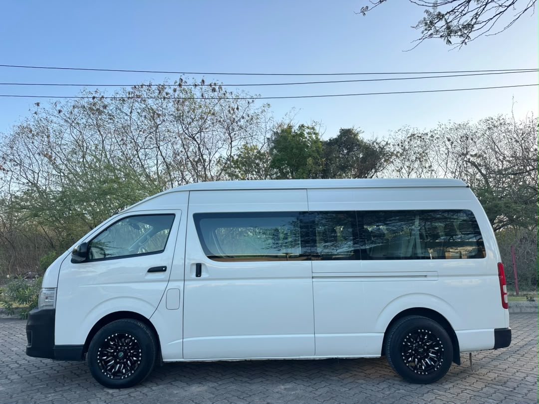 TOYOTA HIACE QUANTUM thumbnail 10
